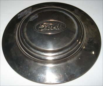 AA-1137 Wire Wheel Hub Cap Assembly        